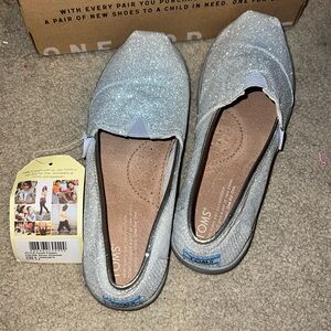 NWT Silver Glitterr Toms